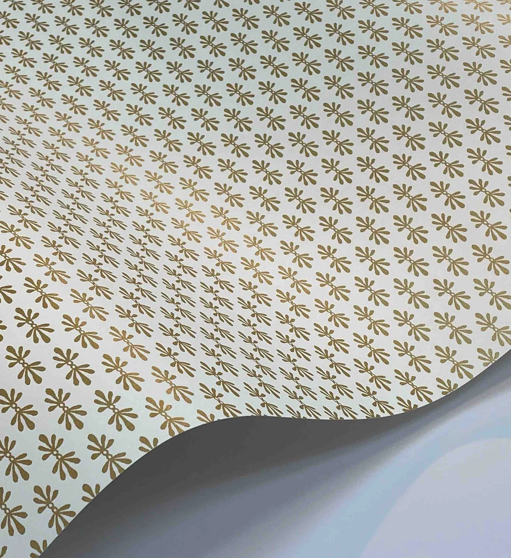 Petal Wallpaper - White & Metallic Gold - Image 3